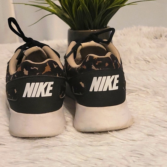 Nike Sneakers - Picture 2 of 4